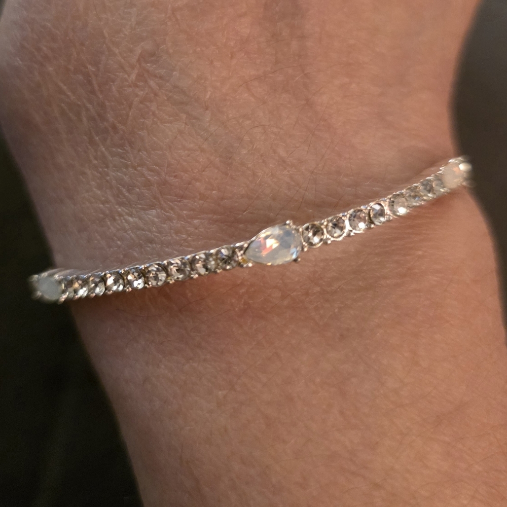 Elegant Silver Bracelet with Opal Accents